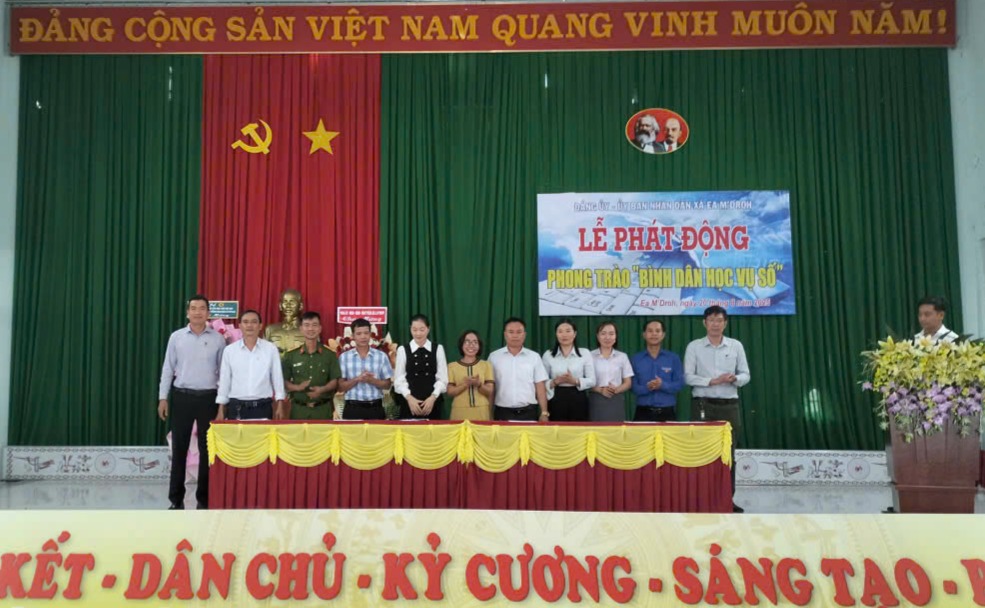 Xã Ea M'Droh triển khai “Bình dân học vụ số” cùng VNPT Đắk Lắk